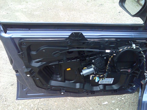 53cc8bu 480 гремит задняя дверь на форд фьюжн