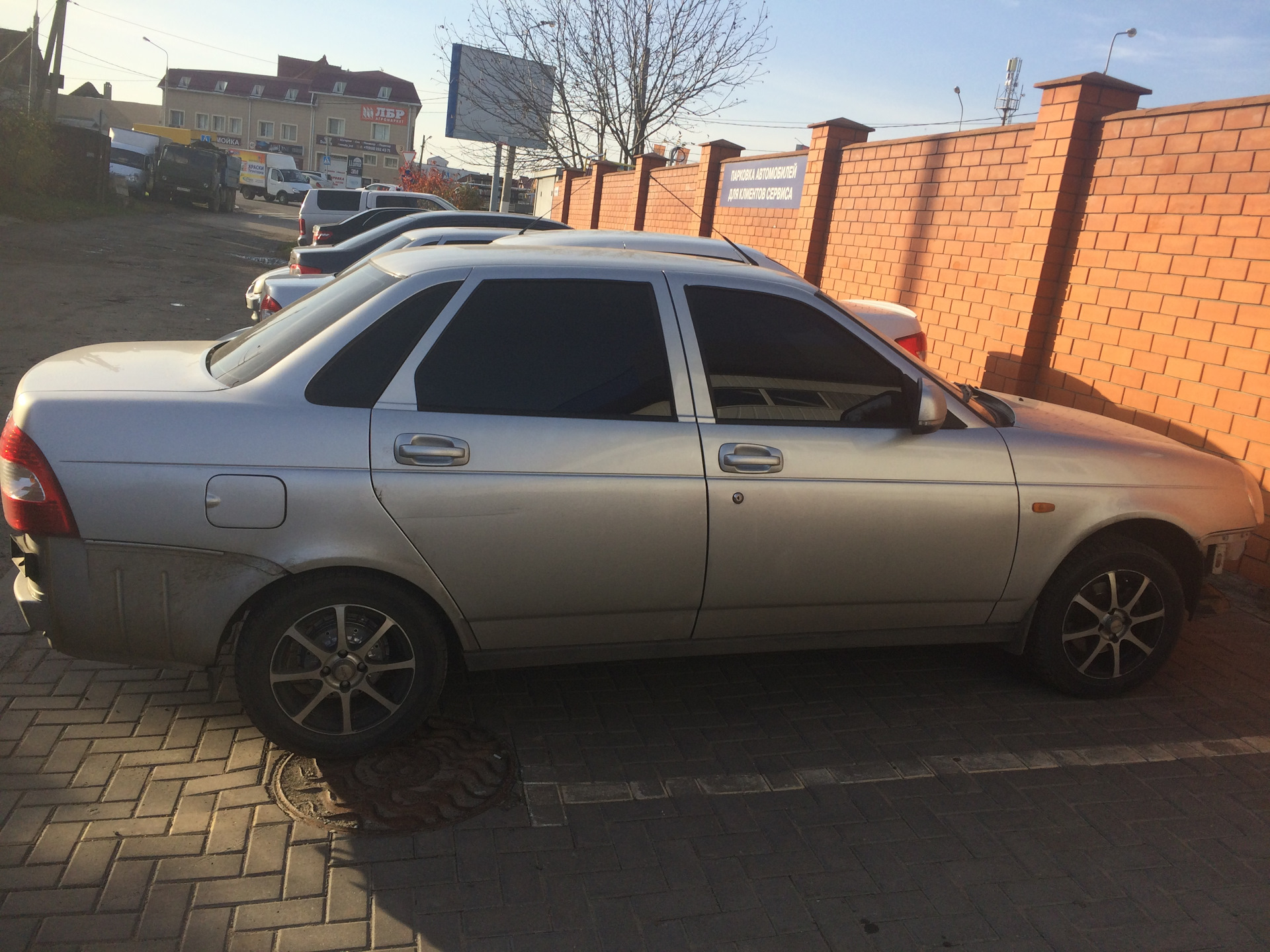 тонировка 5% и безделушка на люк бензобака) — Lada Приора седан, 1,6 л ...