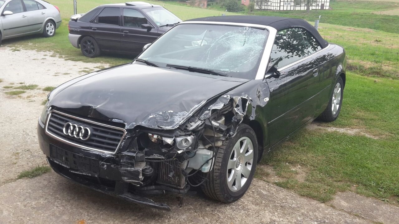 Битая ауди а6 с5. Битая ауди а6 с5. Помятая дверь. Ауди помятая. Самое приятное ауди помятая.
