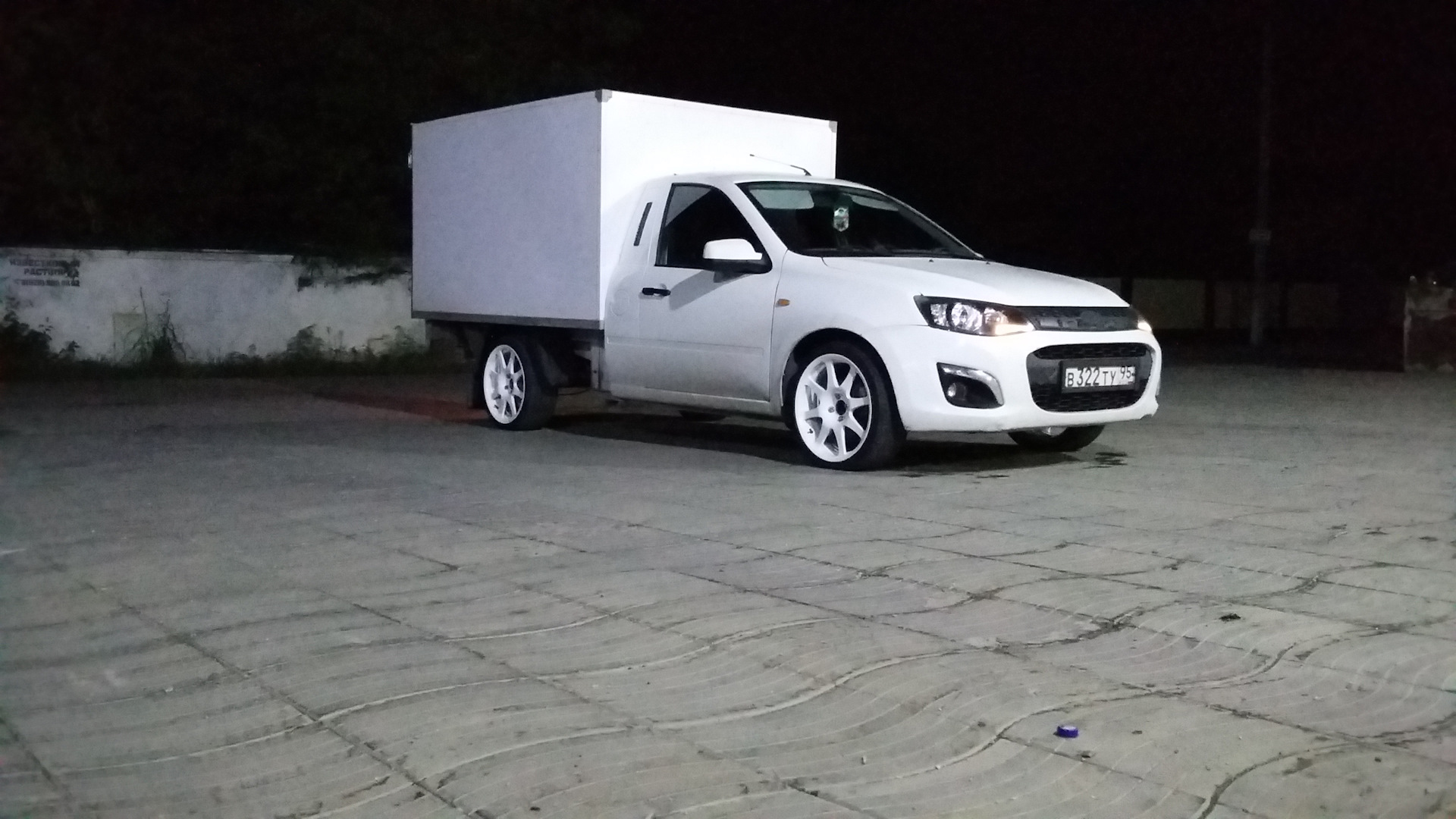 Торусы R17 на пластелине))) - Lada Гранта, 1,6 л, 2015 года колёсные диски DRIVE
