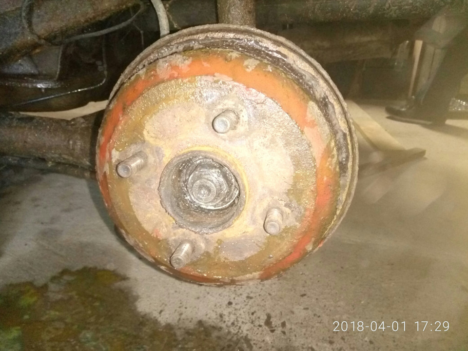 задние амортизаторы. Оказывается море работы — Ford Fiesta (Mk III), 1 ...