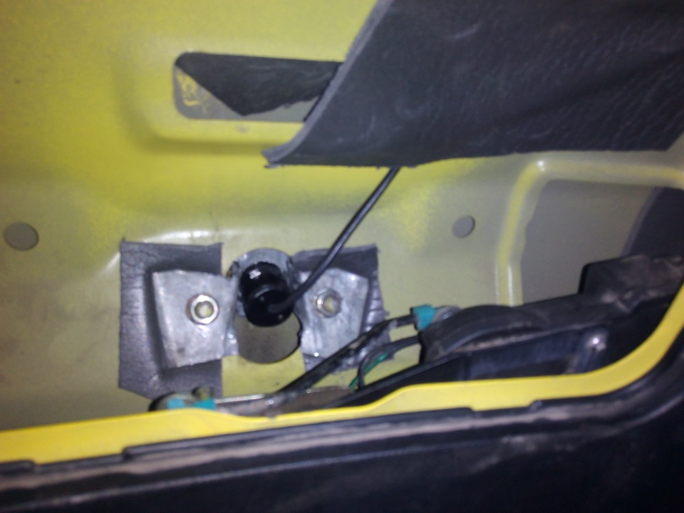 Не вставляется ключ в замок багажника(((. Но парковаться легче ...