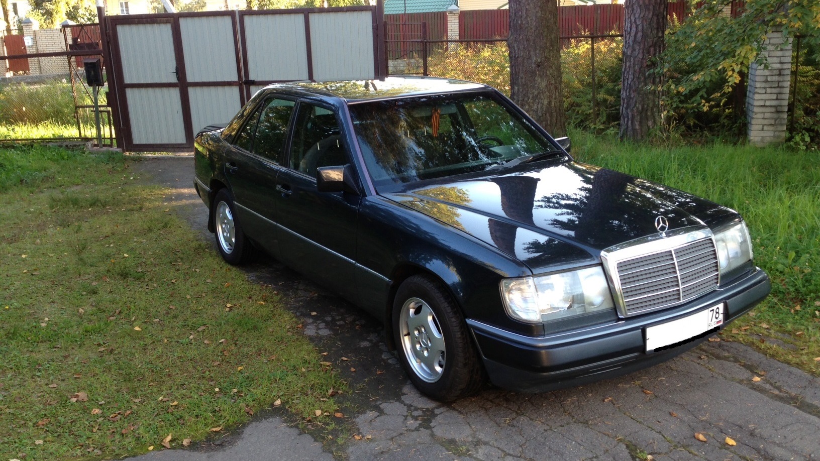 Mercedes Benz e class w124 синий