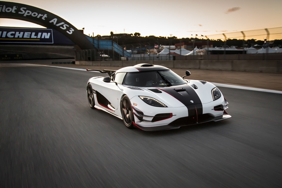Авто koenigsegg как читать