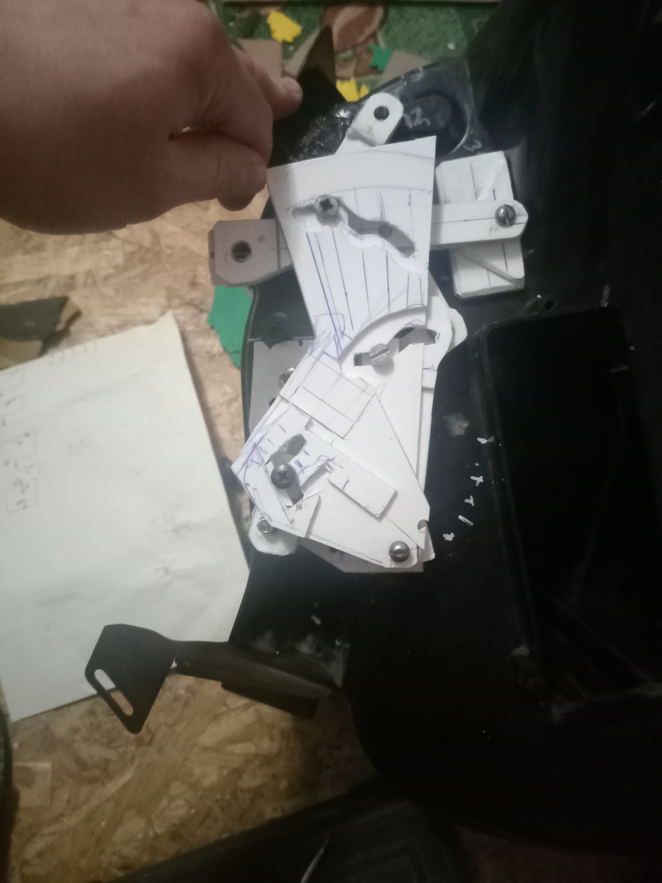 Ещё 1/4 заслонка в грудь закрыта, в ноги и на лобовое открыты — Lada 2120 Надежда