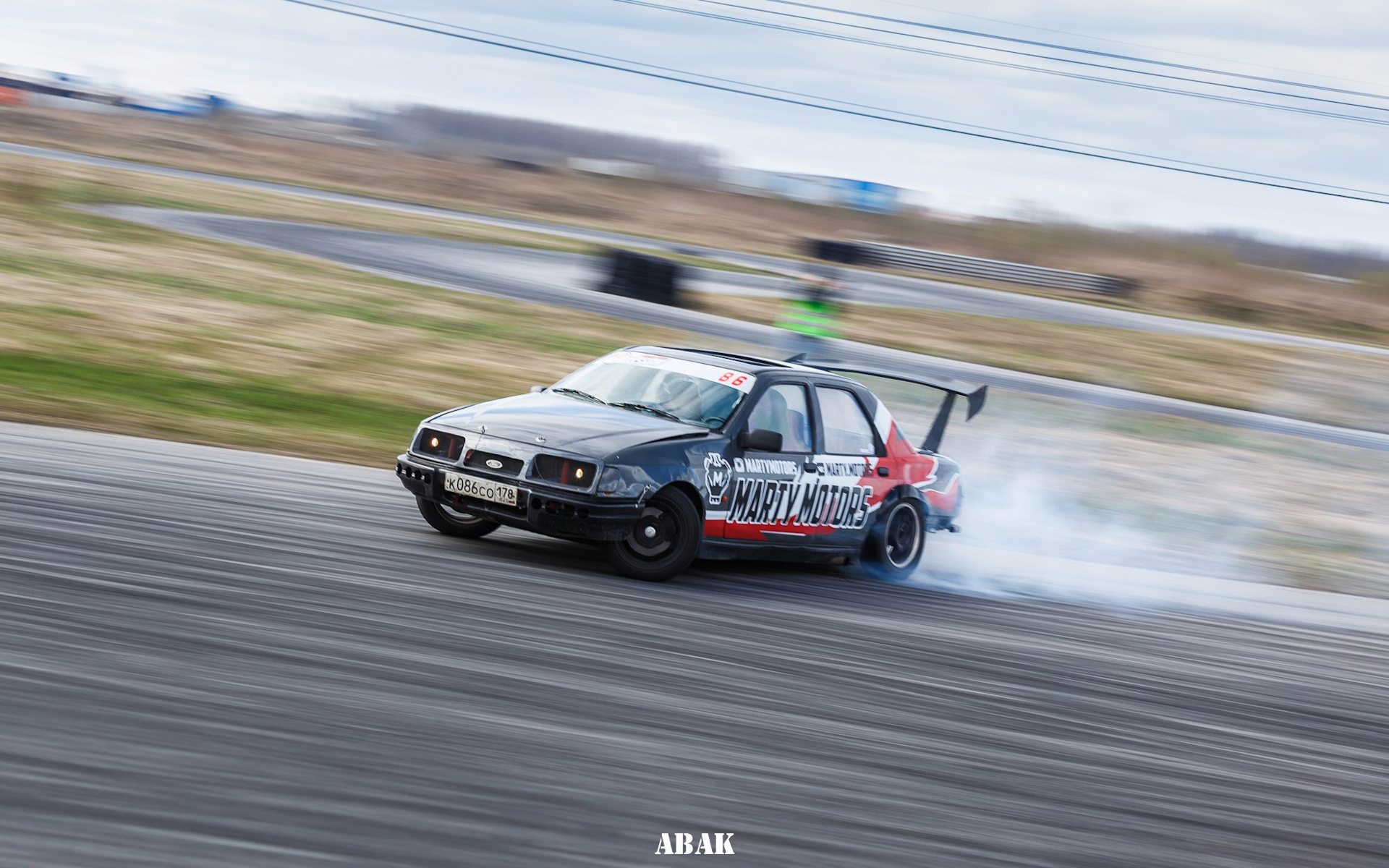 Drift ride. Ford Sierra 1991 дрифт. Форд Сиерра под дрифт. Ford Sierra 1992 Drift. Ford Sierra хэтчбек дрифт.