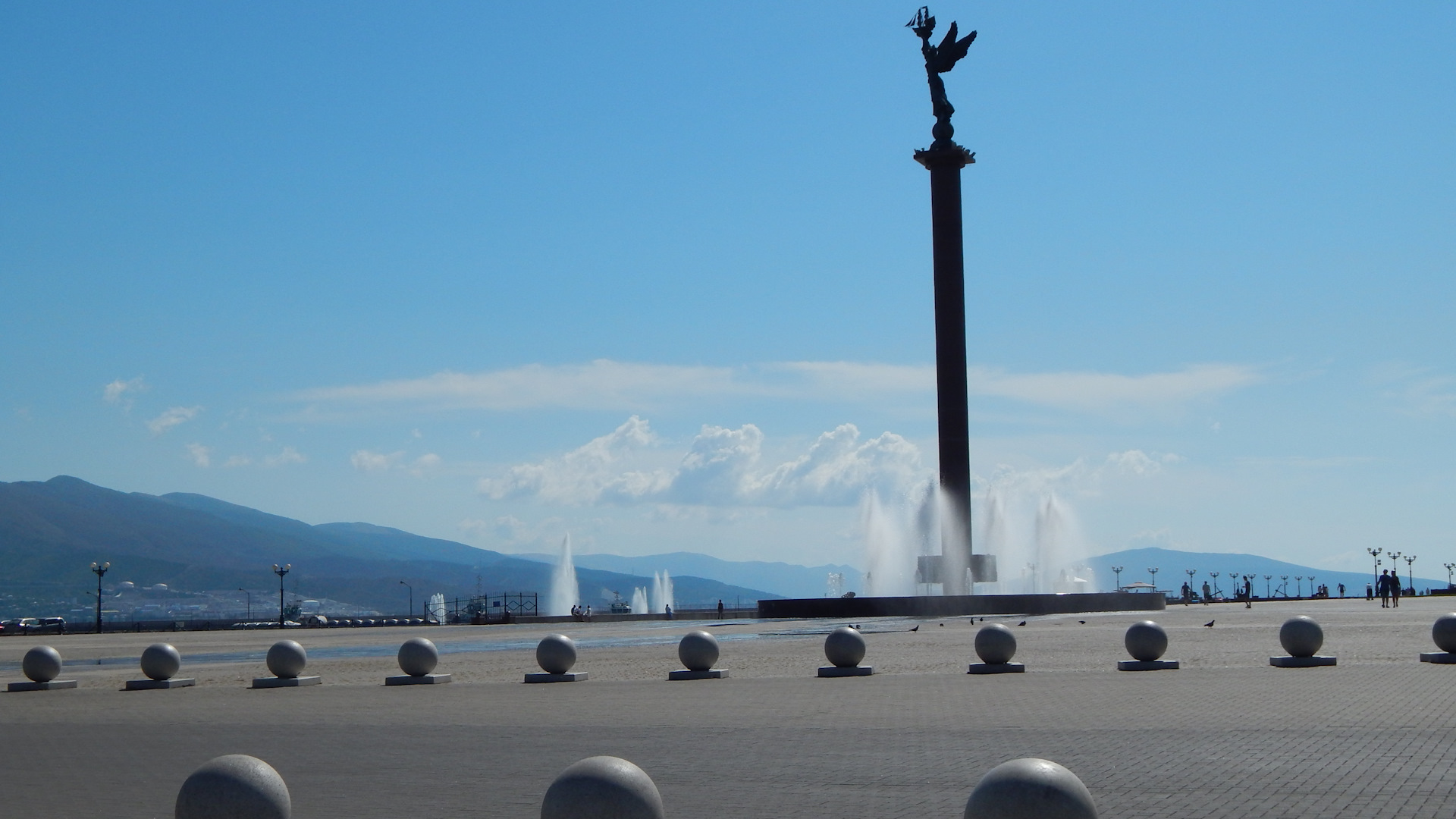 Новороссийск анапское. Новороссийск. Новороссийск / Novorossiysk. Мемориал малая земля в Новороссийске. Анапа Новороссийск.