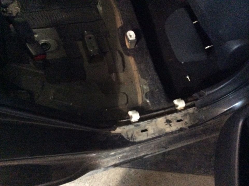 Сгорел задний динамик — Toyota Corolla (140/150), 1,6 л, 2010 года ...