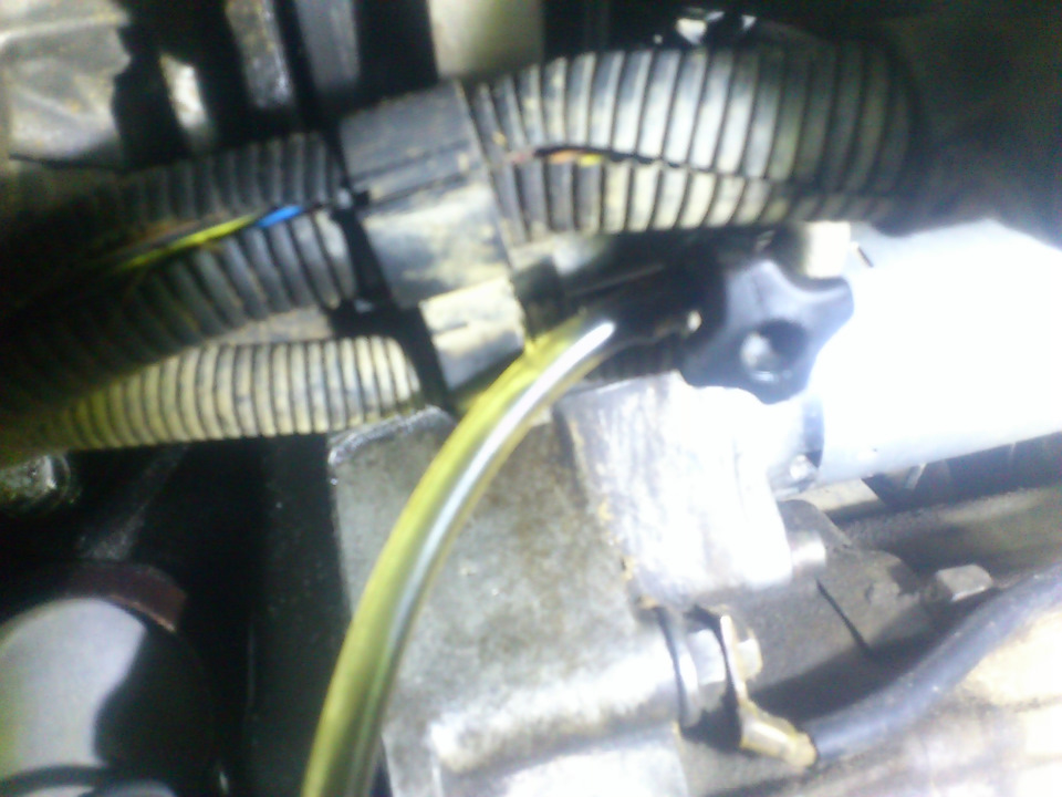 Пластиковый краник, внутренности латунные Латунная резьба на кранике, конус краника тоже латунный — Volkswagen Transporter T4