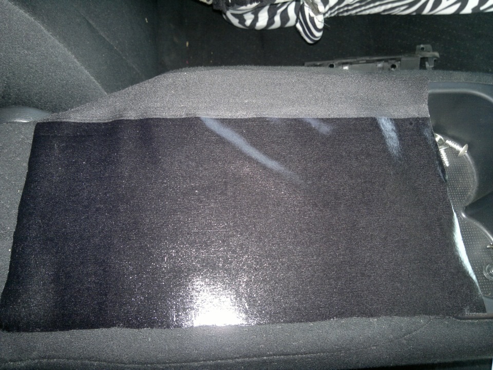 так выглядит клеевой слой на алькантаре. — Honda Civic Hatchback (8G)