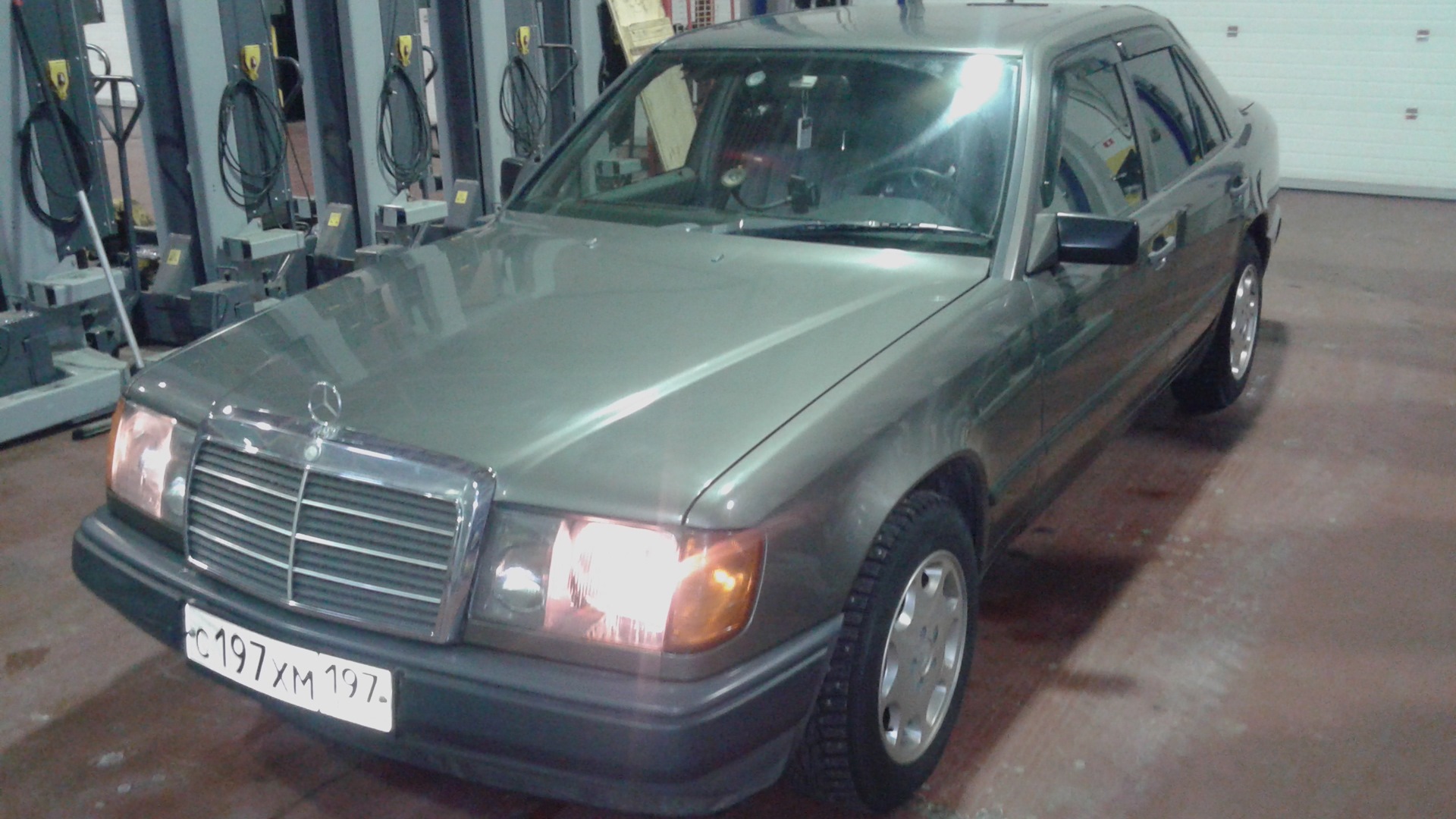 Mercedes-Benz E-class (W124) 2.6 бензиновый 1987 | Последний из мАгикЯн на  DRIVE2