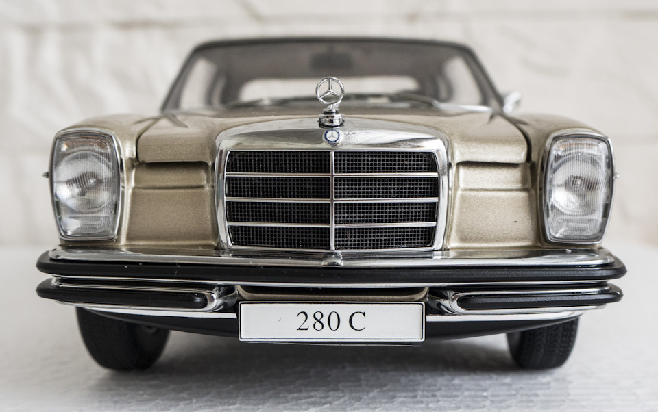 オートアート★美品メルセデスベンツ/8★280Cクーペ1/43ミニカー送料無料 オートアート☆美品メルセデスベンツ/8☆280Cクーペ1/43ミニカー