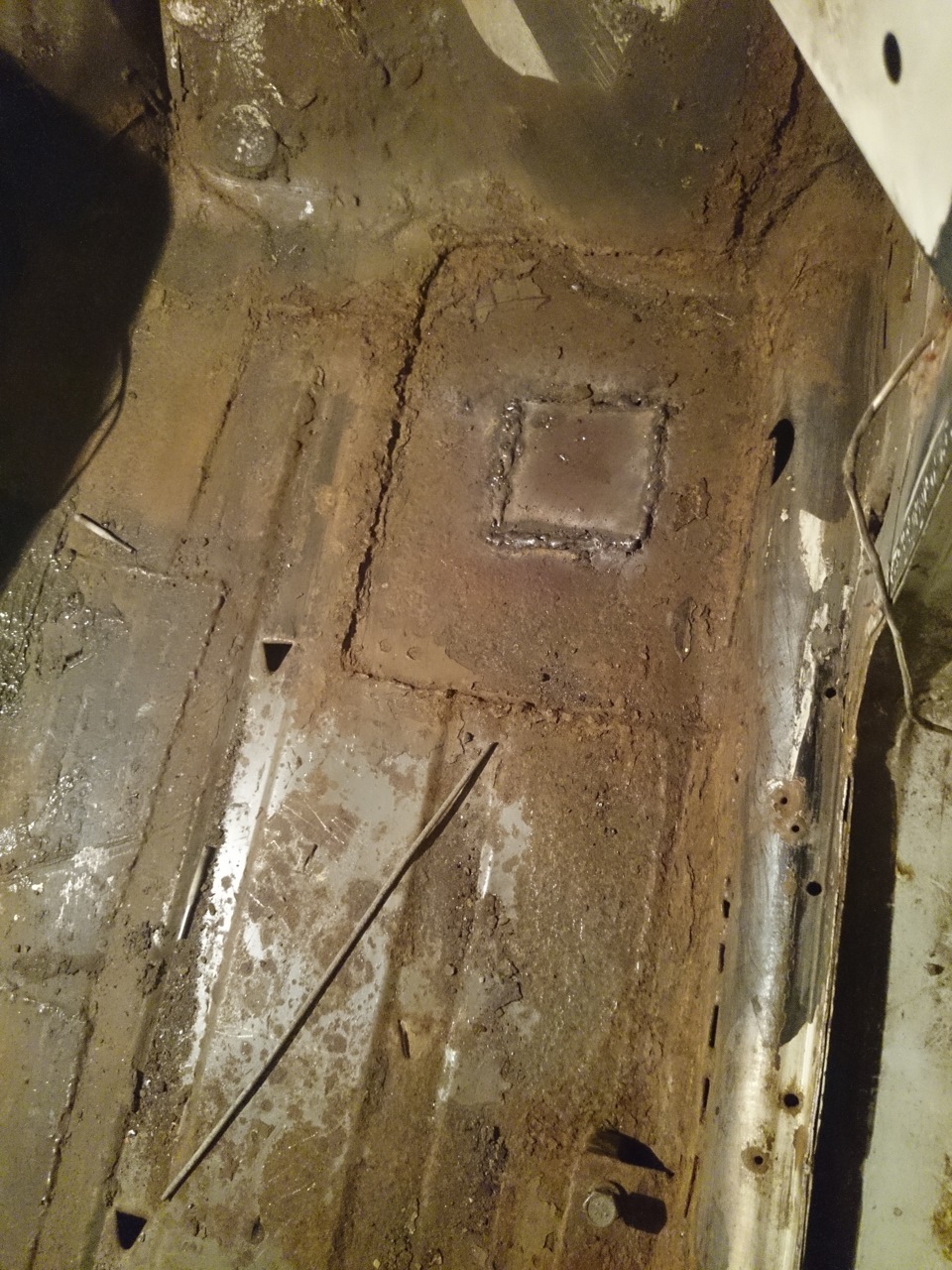 Как заварить днище автомобиля. Как заварить днище автомобиля. Ваз 2112 сварка кузова. Как заварить днище автомобиля. Переварка кузова ваз 2114.