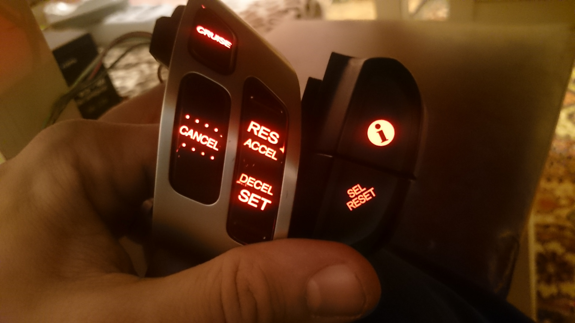 Какие шурупы стоят на кнопках руля аккорд 7. Кнопка хонда аккорд 7. Дополнительные кнопки на руль. Кнопки руля аккорд 7. Кнопки руля рестайл honda accord 8.