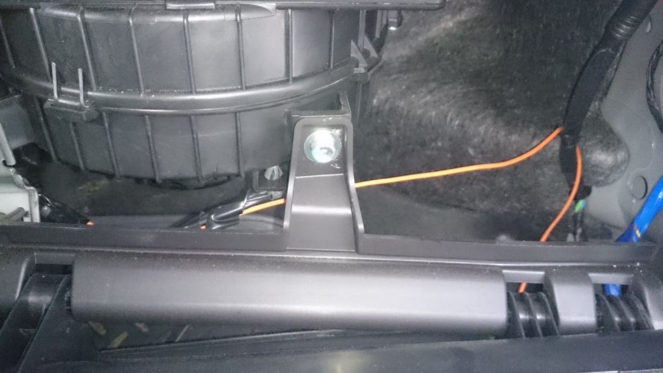 Установка сабвуфера — Hyundai Solaris, 1,6 л, 2014 года | автозвук | DRIVE2