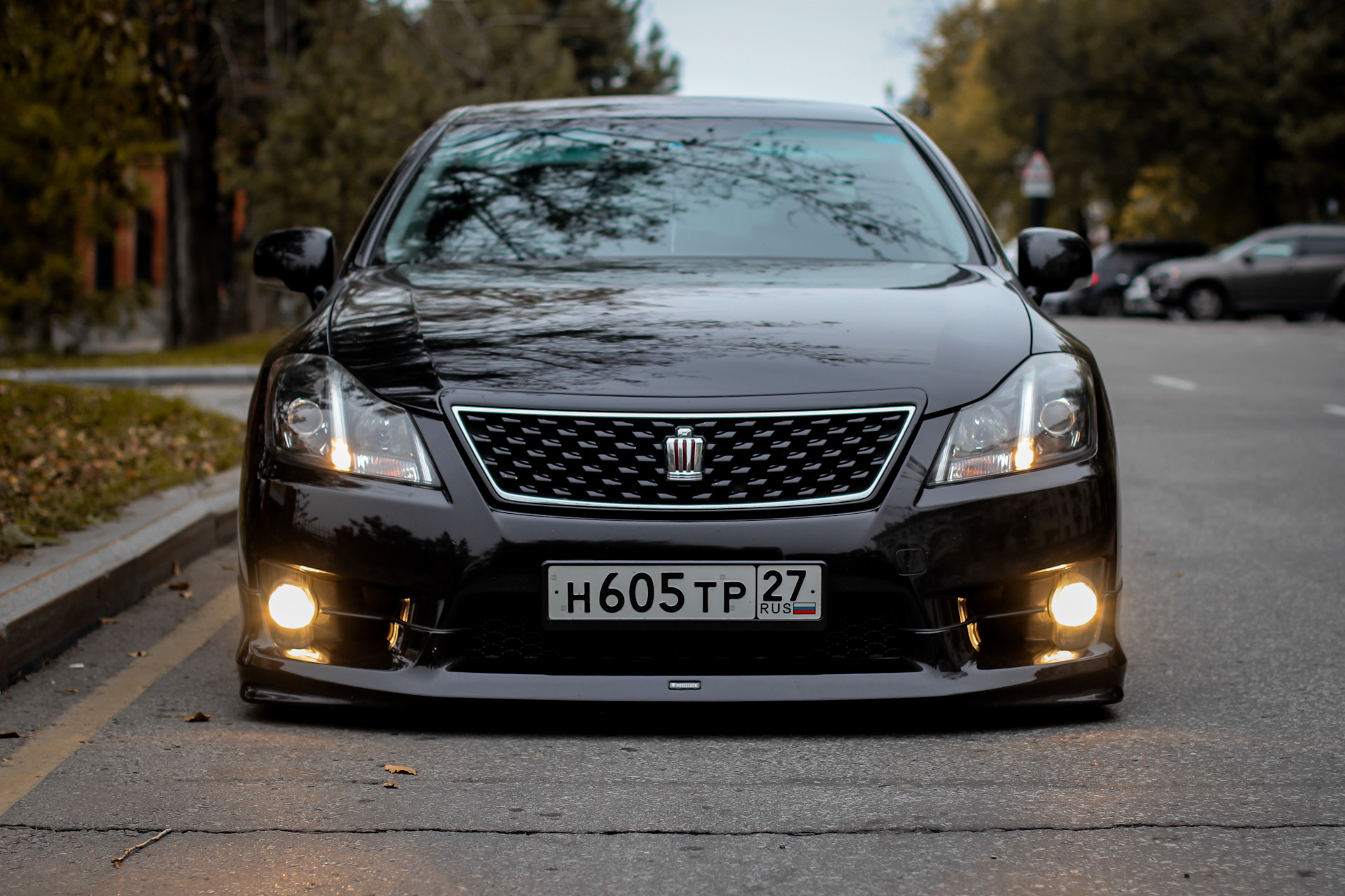 Toyota Crown s180 athlete красный