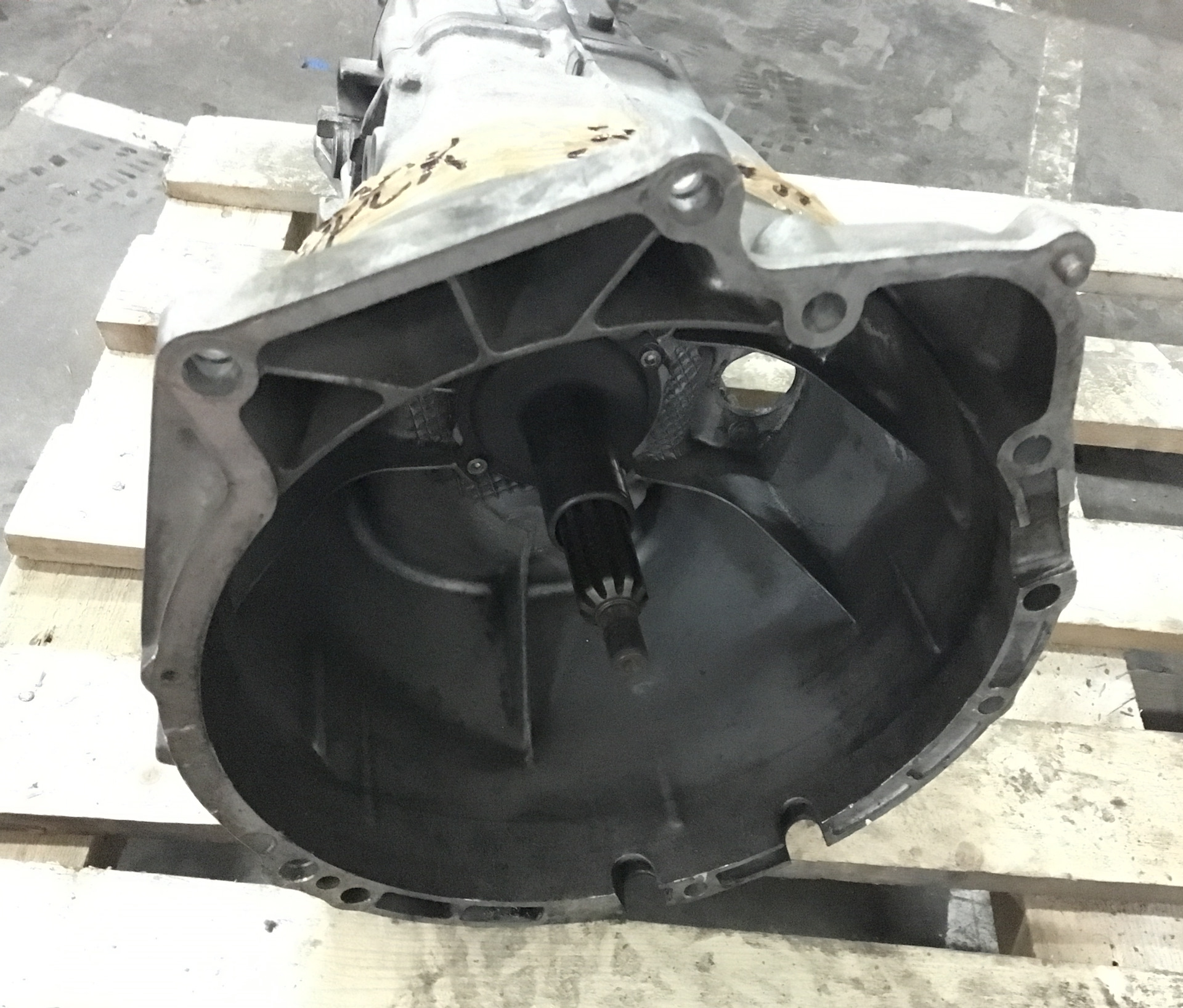 Коробка е15 е120. Zf320 BMW. ZF 320 МКПП. Колокол zf320. МКПП е34 2600166391.