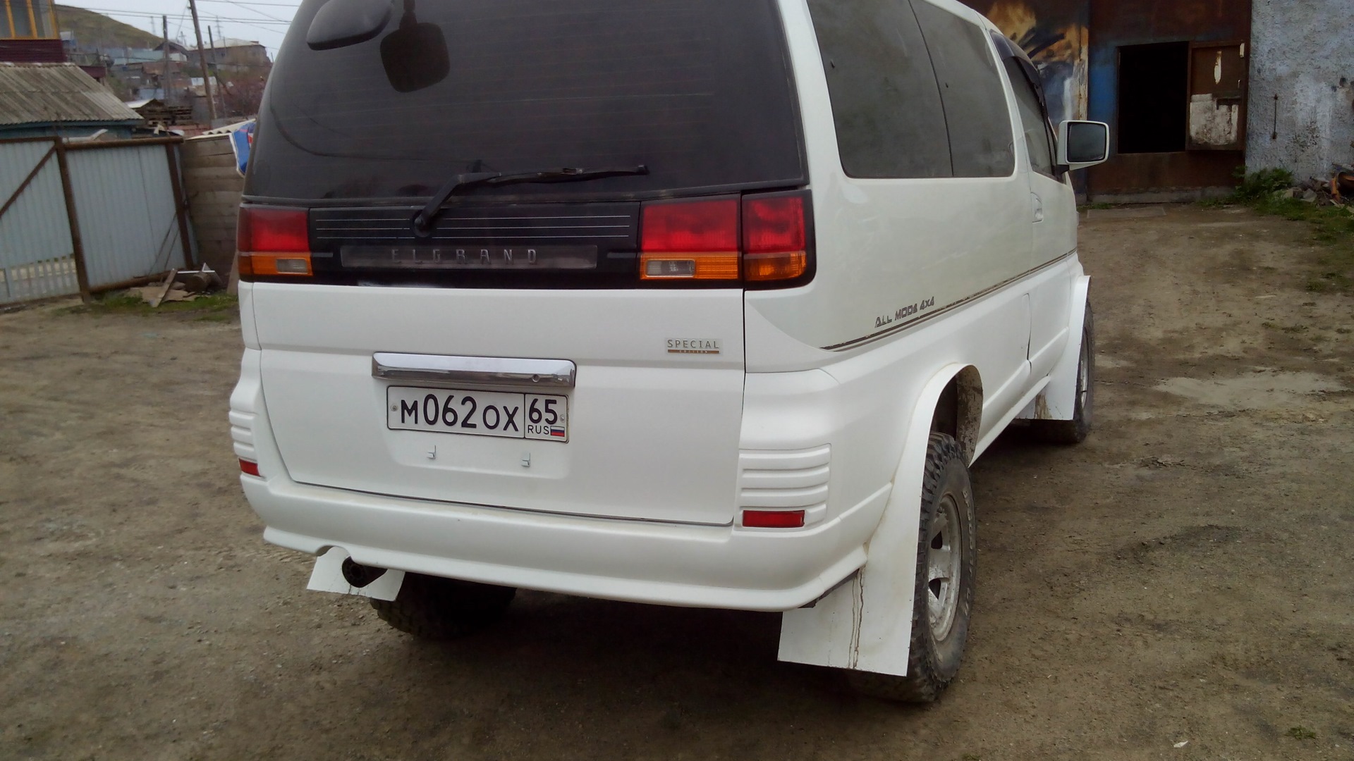 Nissan Elgrand 2000