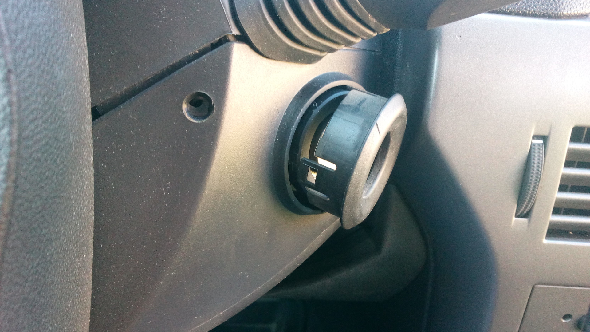 Как снять подрулевой кожух опель астра h Скобы на сим модуль - Opel Astra H, 1,4 л, 2006 года своими руками DRIVE2
