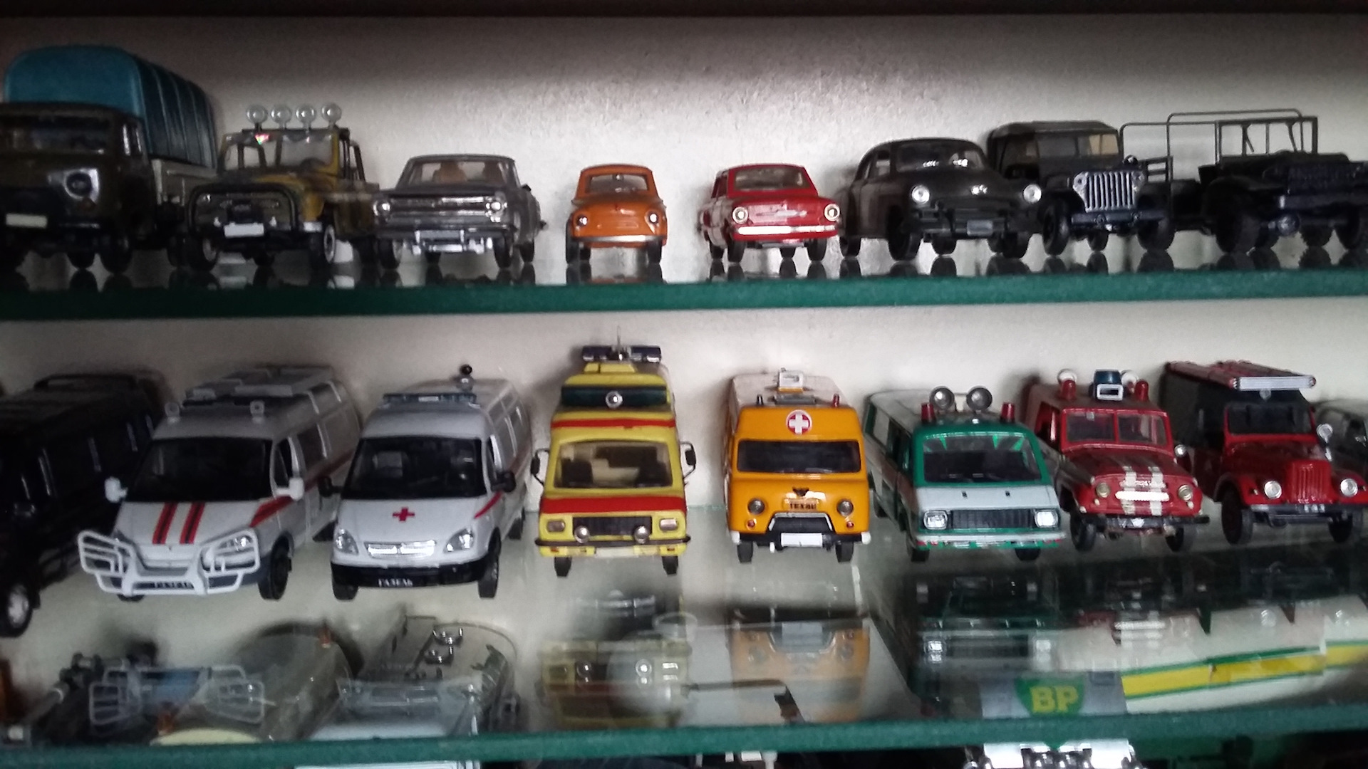 1 43 collection. Коллекция автомобилей. Игрушки машинки коллекционные. Коллекция моделек машин. Автоистория коллекционные машинки.