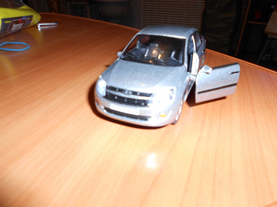 маленькая лада и наклейки. — Lada Гранта (1G), 1,6 л, 2012 года ...