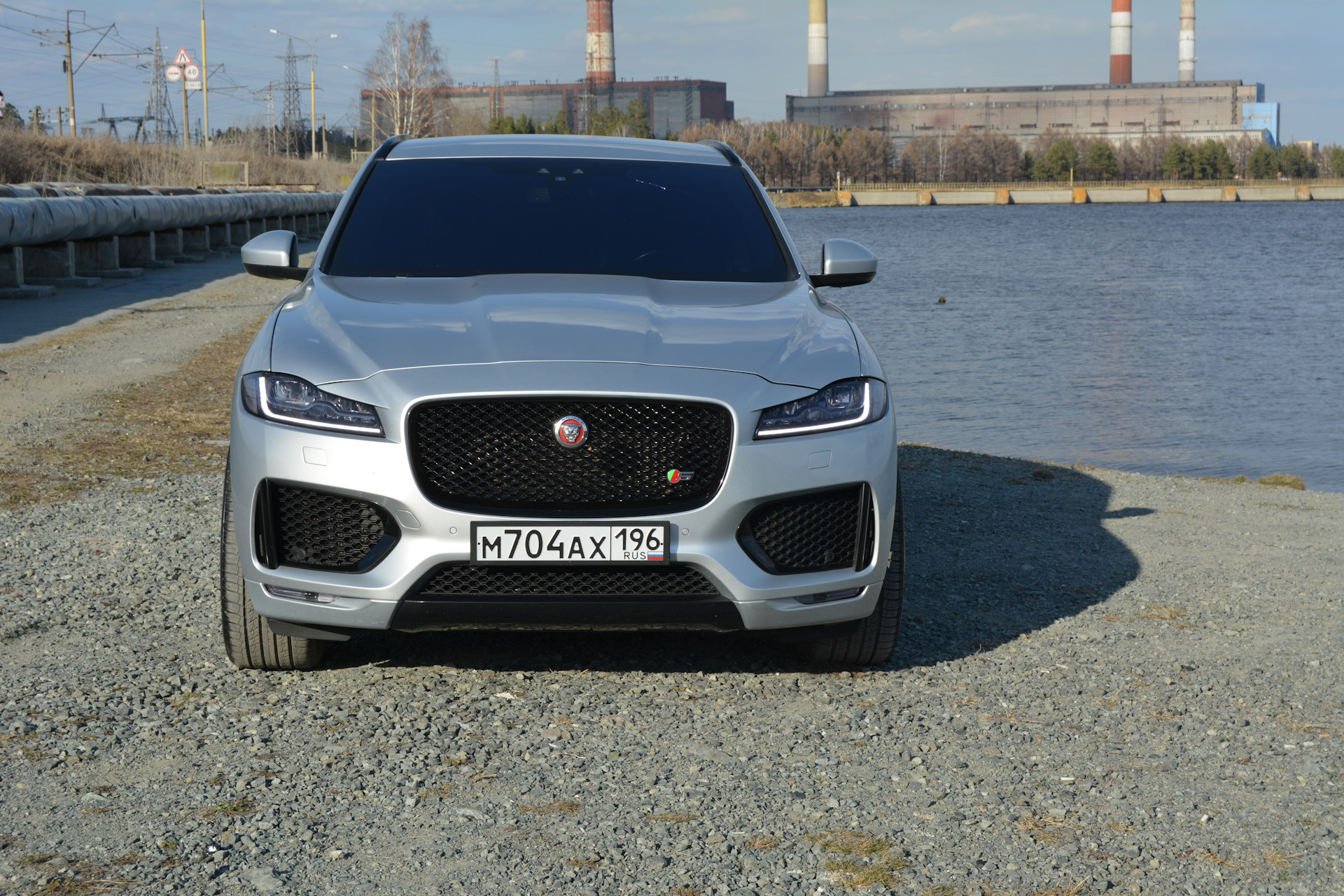 строение фары автомобиля jaguar f-pace. Jaguar f-pace хромированная решетка. Jaguar e-pace вид снизу. фара f pace.