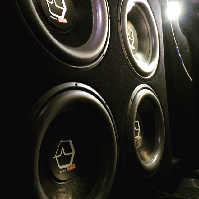 Клуб автозвука. Автозвук Bass Club. Постройка стены автозвук. Lound Sound Баксик. F-13 Loud Sound.