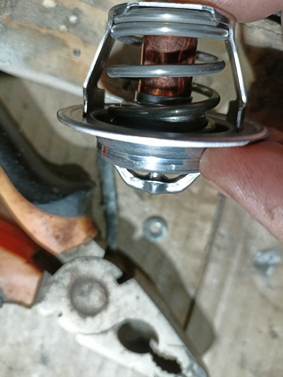 Снова здарова! Замена термоэлемента в алюминиевом корпусе термостата ...