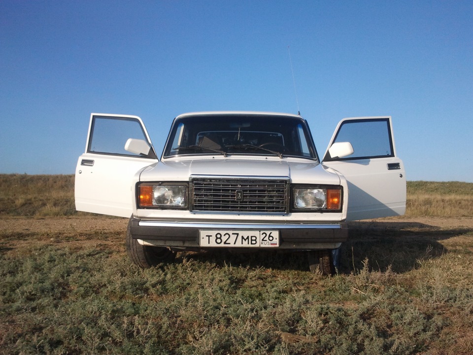 Продажа автомобилей в ставропольском крае. ВАЗ 2107 белая. 2107 Белая. ВАЗ 2107 ярко белая.