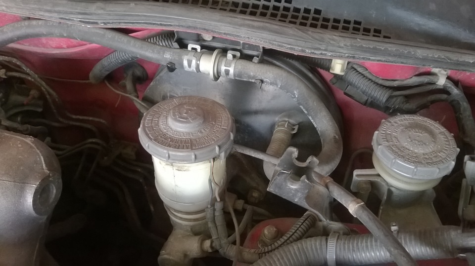 замена тормозного вакуума — Honda Civic Hatchback (5G), 1,6 л, 1993 ...