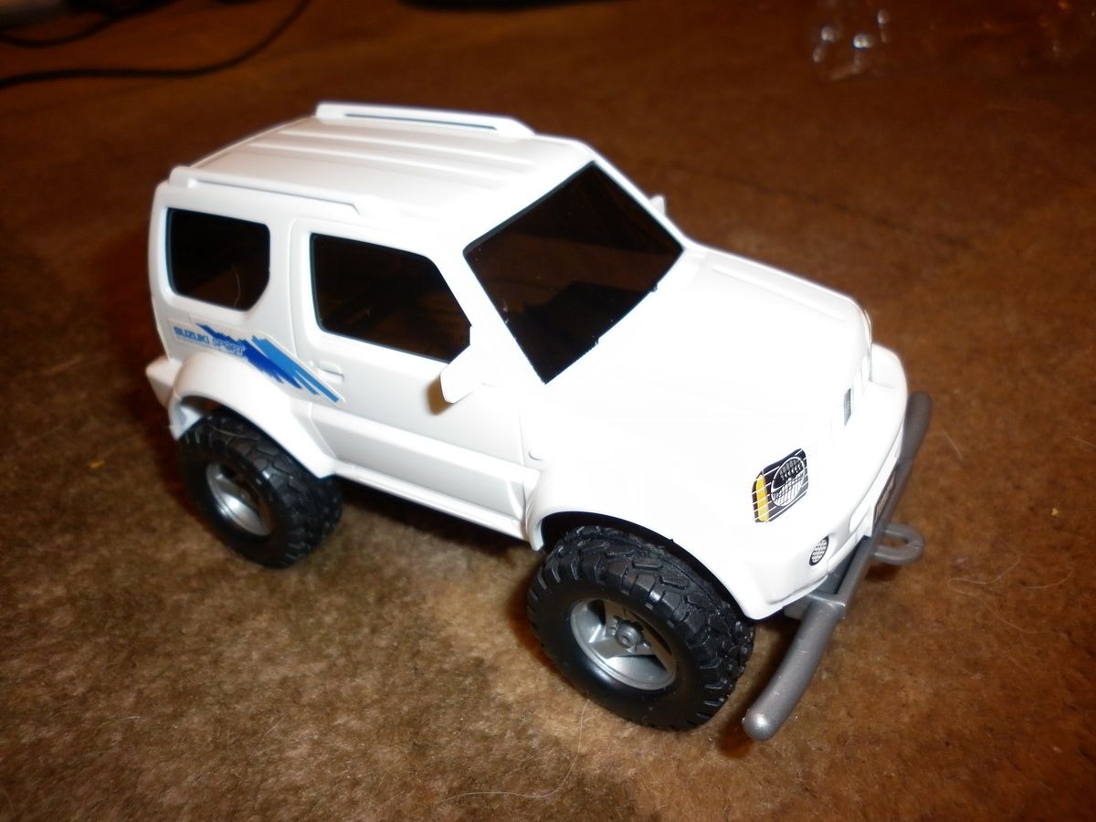 Заказал я недели три назад в Гонконге игрушку - модельку Suzuki Jimny, кото...