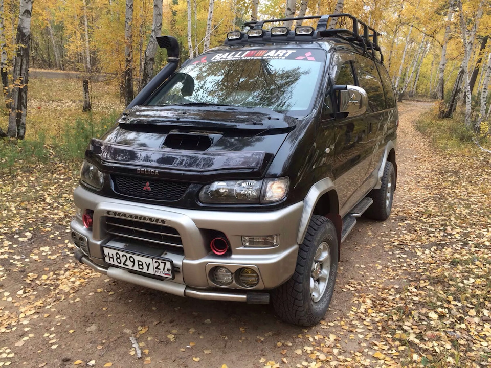 Delica с левым рулем. Mitsubishi Delica 1998. Мицубиси Делика 1998 2.8. Delica l400 левый руль. Mitsubishi Delica 4x4.