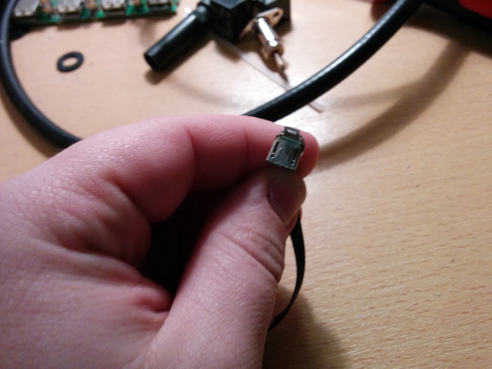 mircoUSB — Lifan Solano I