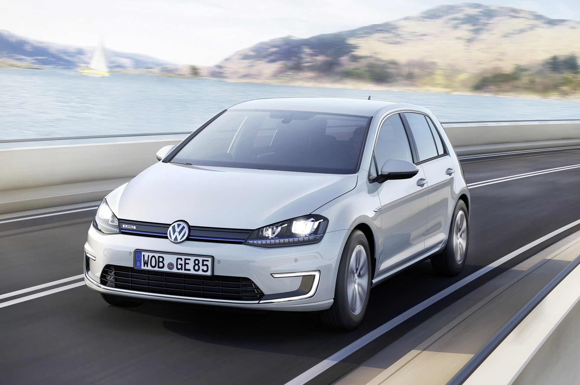 Volkswagen модели. Volkswagen e-Golf. VW Golf e-Golf 2015. Фольксваген гольф 7 e. Volkswagen Golf электро.