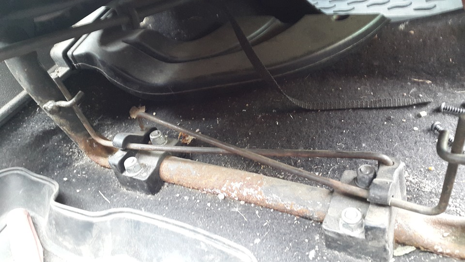 Снятие Ржавчины часть первая (Сидения) — Lada Приора седан, 1,6 л, 2010 ...