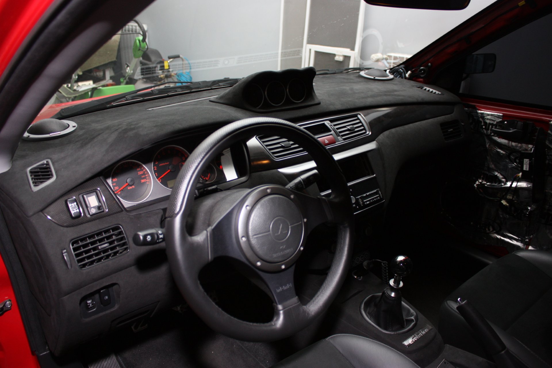 Mitsubishi Lancer Evolution 9 Interior