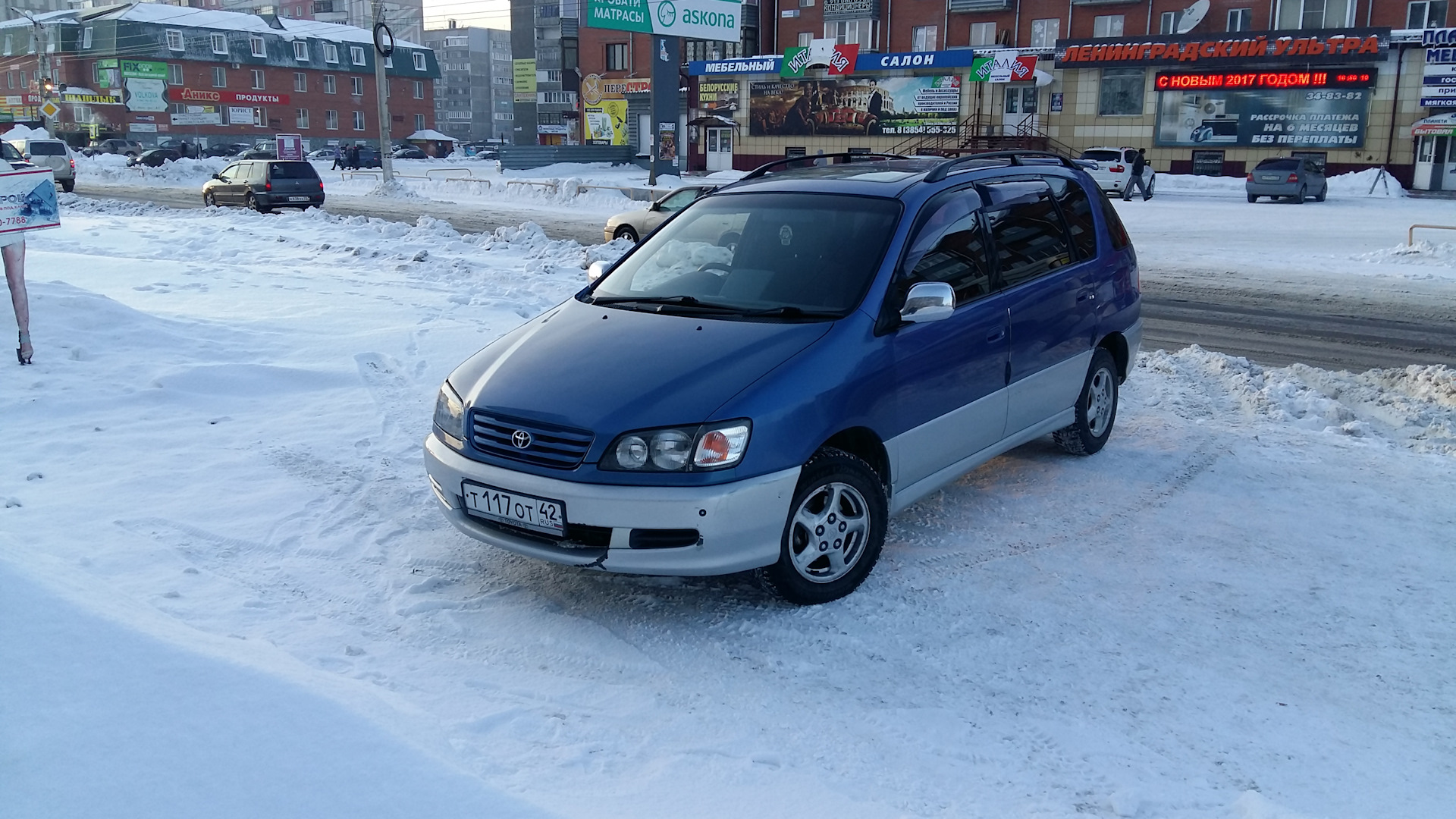 Toyota ipsum 98 года. Тойота Ипсум 1996 года. Урна Тойота Ипсум. Бензобак Ипсум 10. Ipsum 10 серый девушка.