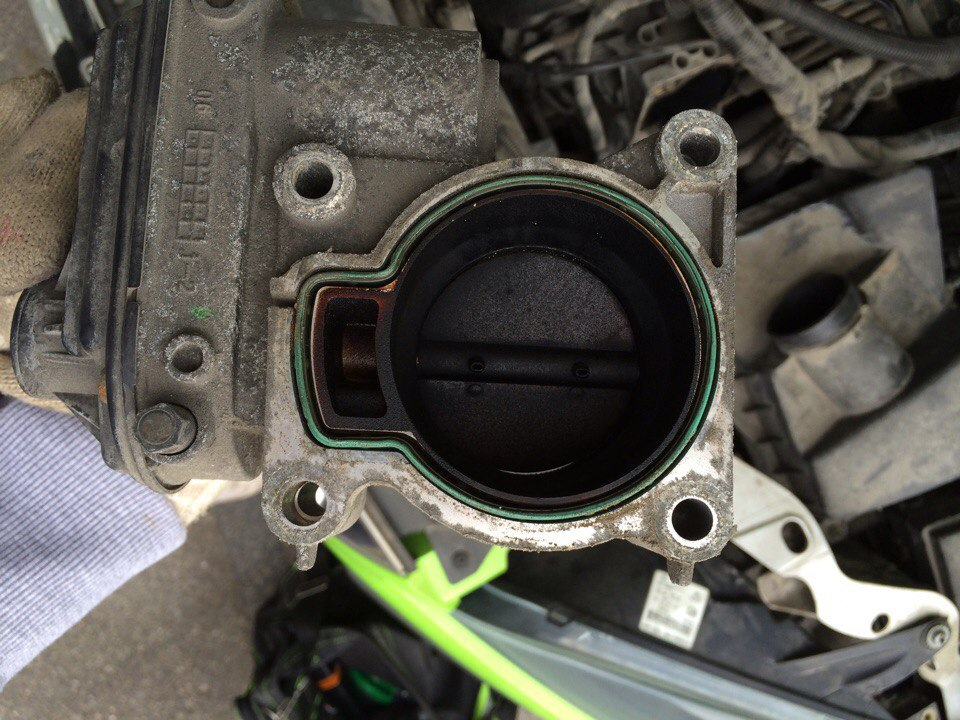 Грязный дроссель — Ford Focus II Hatchback, 2 л, 2006 года | своими ...