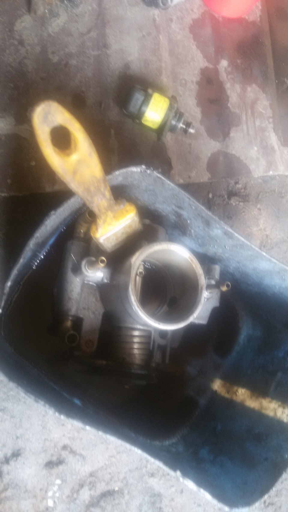 промывка дроселя и форсунок, — Lada 2115, 1,6 л, 2010 года | своими ...