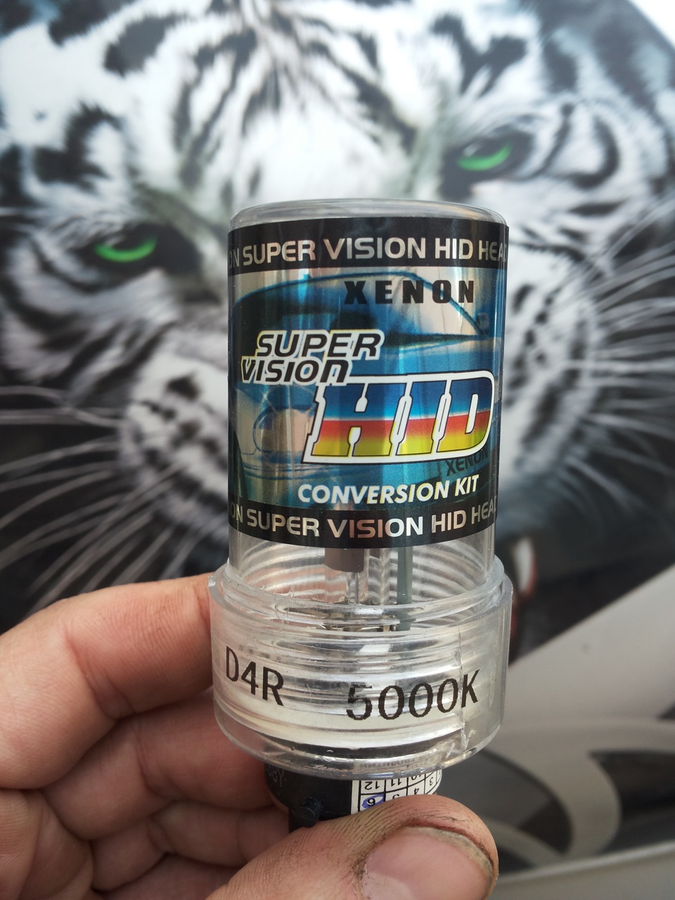 Замена ксеноновой лампы ближнего света (правой) — Toyota Prius (20), 1 ...