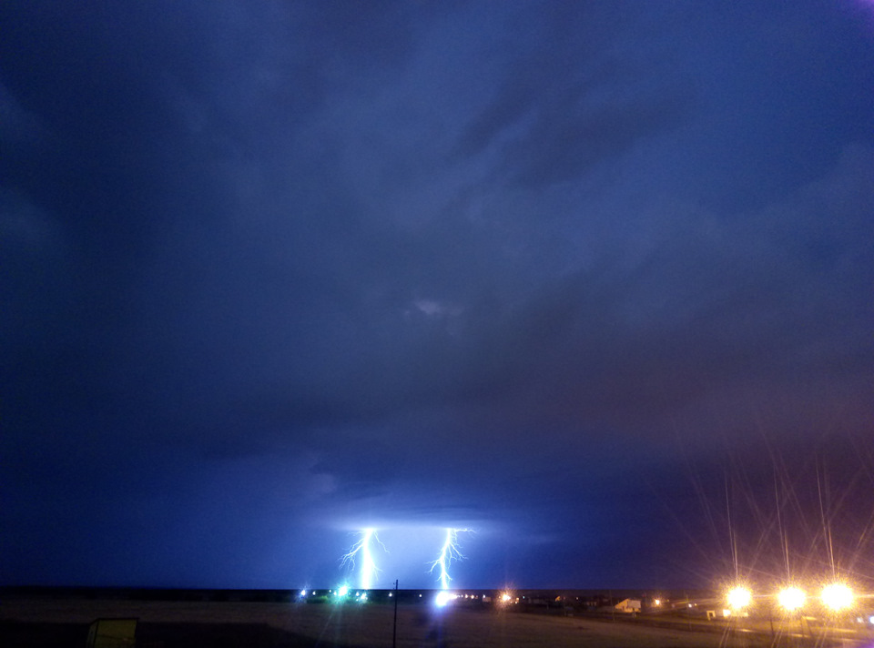 Гроза сегодня ночью. Вид из окна. — DRIVE2