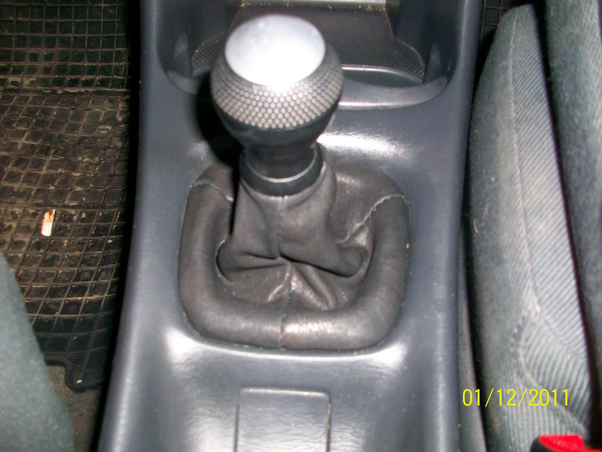 как снять чехол с ручки кпп