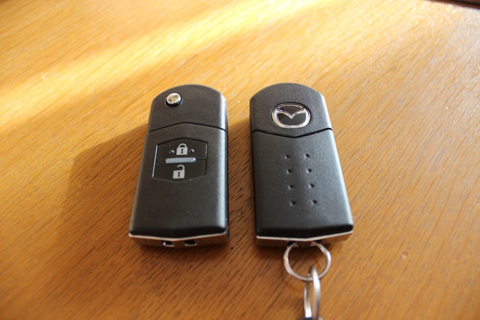 Ключи мазда 3 бк. Выкидной ключ Мазда 3 БК. Mazda 3 BL ключ. Мазда 3 2008 ключи. Мазда 2 2008 ключ.