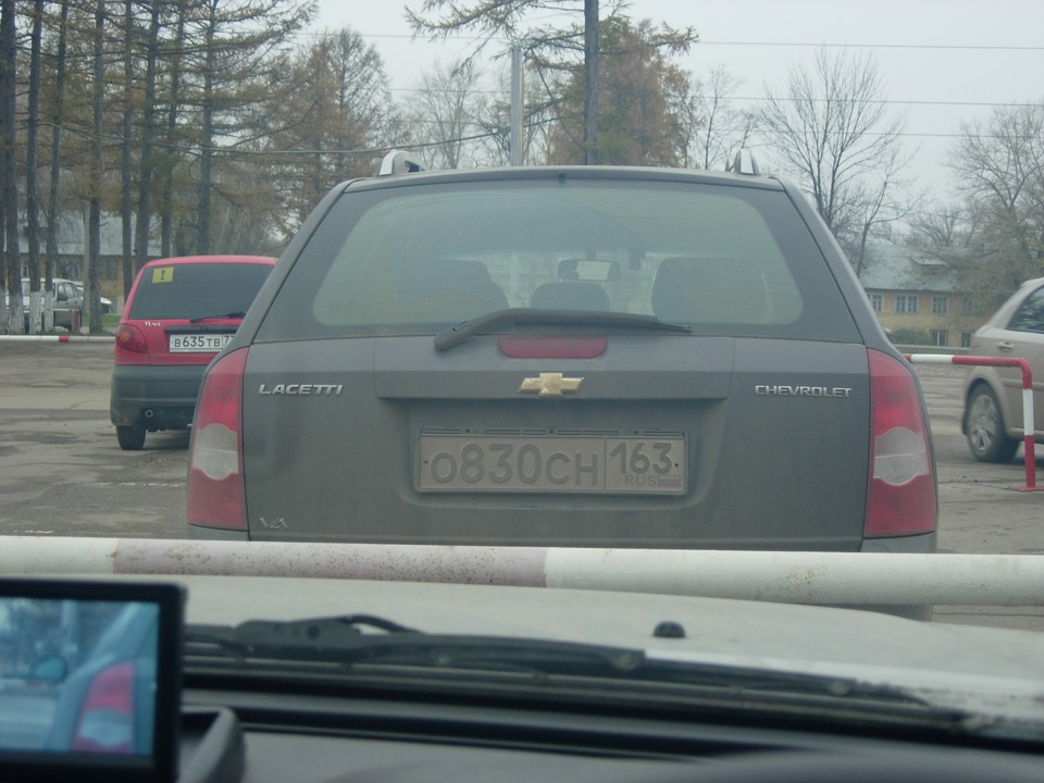 Днем обзор с места водителя, стою чуть левее за впереди стоящей машиной — Nissan Cefiro (A32)