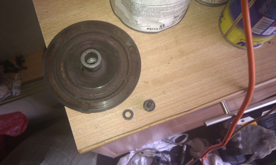 4. Муфта, дистанционная шайба и болт. — KIA Sorento (1G)