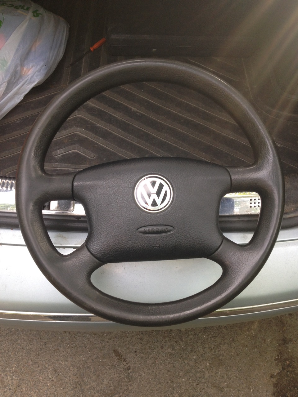 Замена руля с 4 спиц на 3 спицы. — Volkswagen Passat B5, 1,8 л, 2002 ...