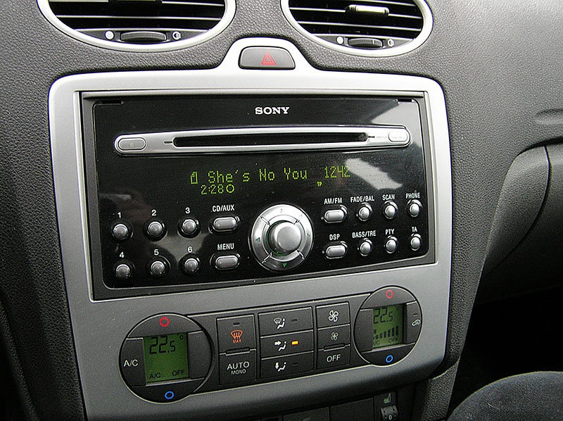 Магнитофон форд фокус. Магнитола Форд фокус 2 Sony. Штатная магнитола Форд фокус 2. Магнитола сони Форд фокус 2. Штатная автомагнитола Форд фокус 2.