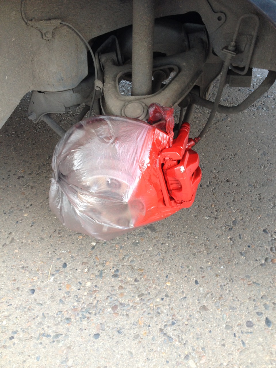 Суппорт чайзер 100. Колодки тормозные jzx 100 задние. Тормозная система цельсиор. Покраска суппортов тойота чайзер 100. Суппорта tourer v передние.