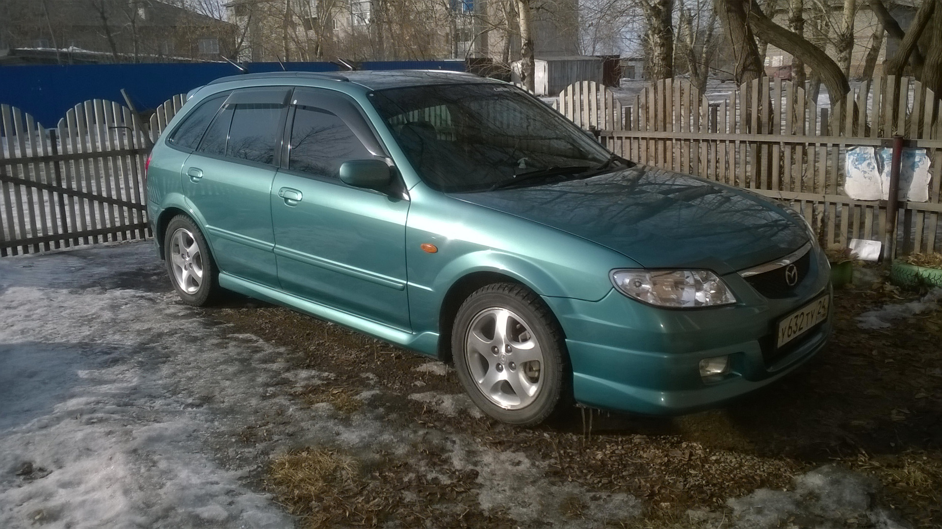 Машина фамилия. Mazda familia 2001 1.5. Мазда фамилия bj5w. Мазда Фэмили универсал 2001. Мазда 323 familia 2001 универсал.