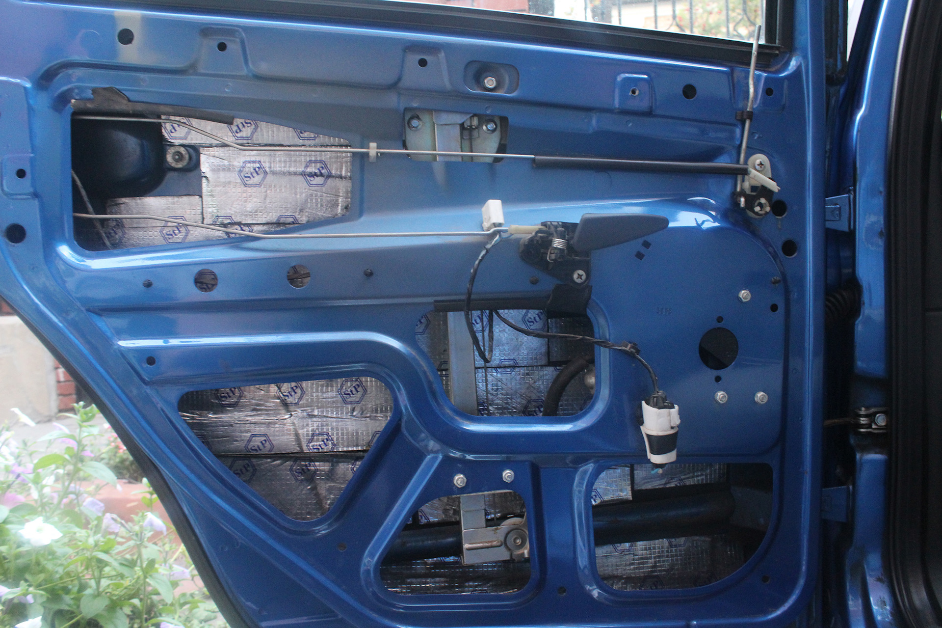 вибро/шумоизоляция задних дверей (часть 1) — Lada Калина универсал, 1,4 ...